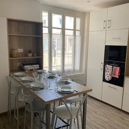 Belle Maison Familiale A 150 M De La *