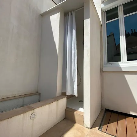 Belle Maison Familiale A 150 M De La