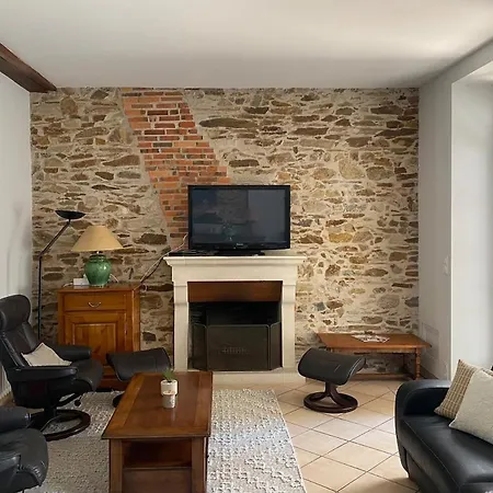 Belle Maison Familiale A 150 M De La *